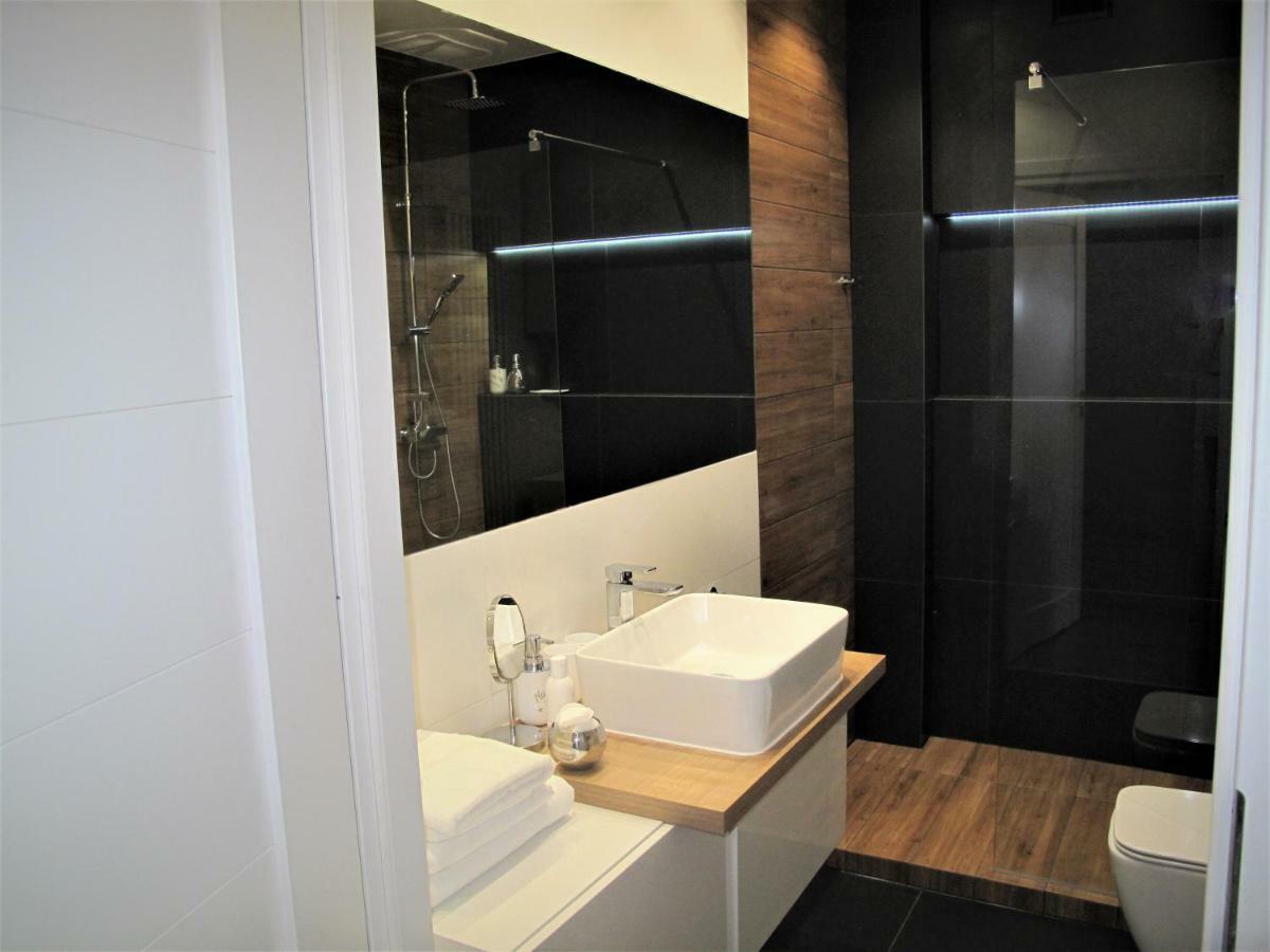 Apartament By The Way Apartamento Breslavia Exterior foto